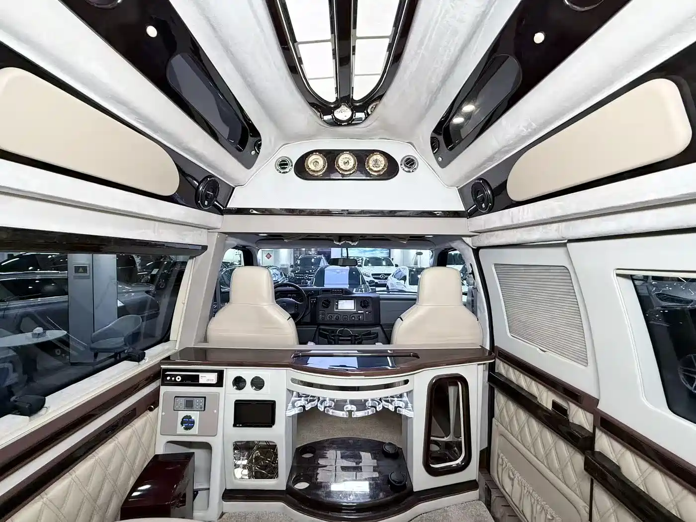 Ford E350 2015 2011 5.4L Standard Yacht Edition