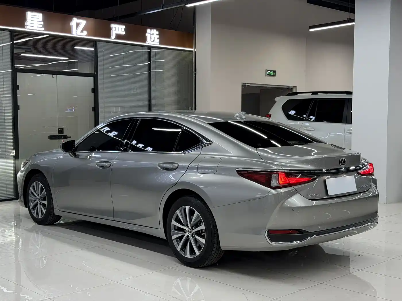 Lexus ES 2020 200 Excellence фото 18