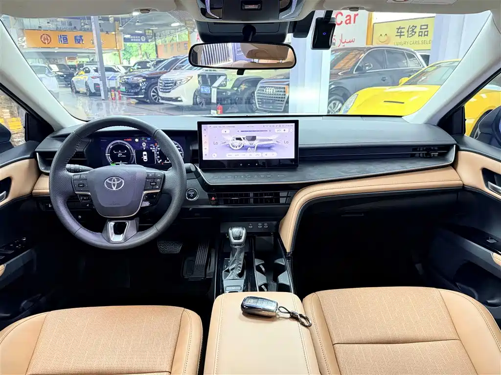 Toyota Camry 2024 Hybrid 2.0HG Premium Edition фото 10