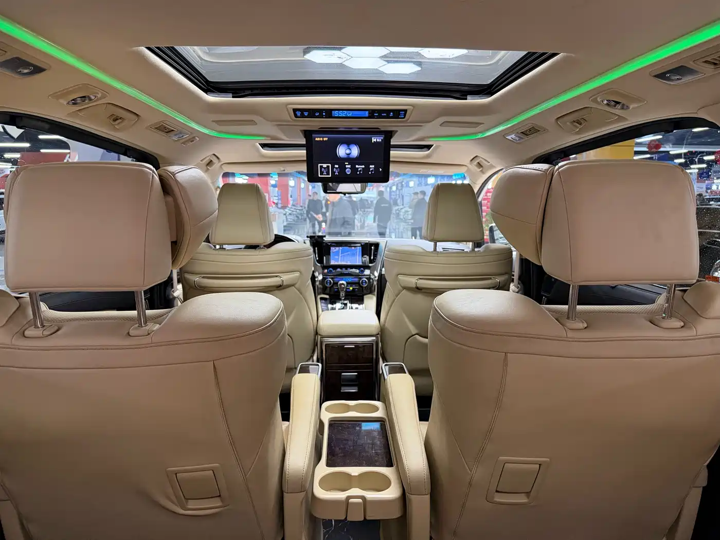 Toyota Alphard 2019 Hybrid 2.5L Luxury фото 19