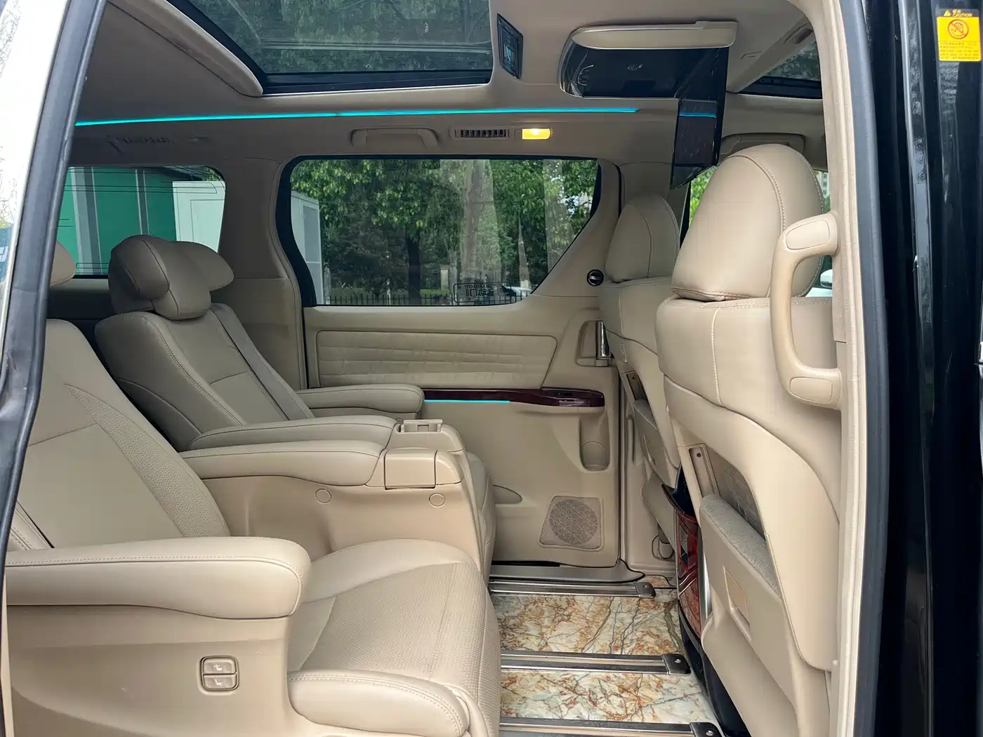 Toyota Alphard 2011 3.5L Luxury Edition фото 11
