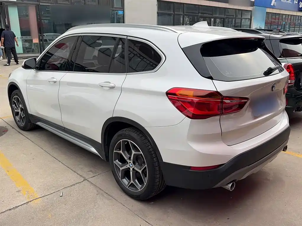 BMW X1 2018 xDrive20Li Premium Model фото 6