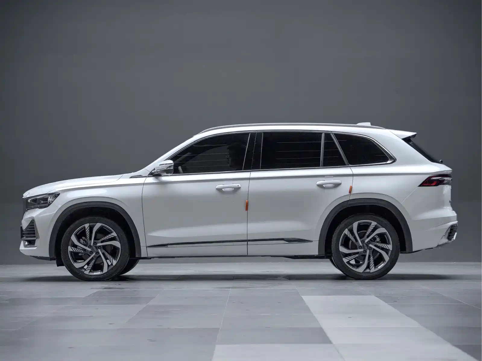 Фото 6 - Geely Monjaro