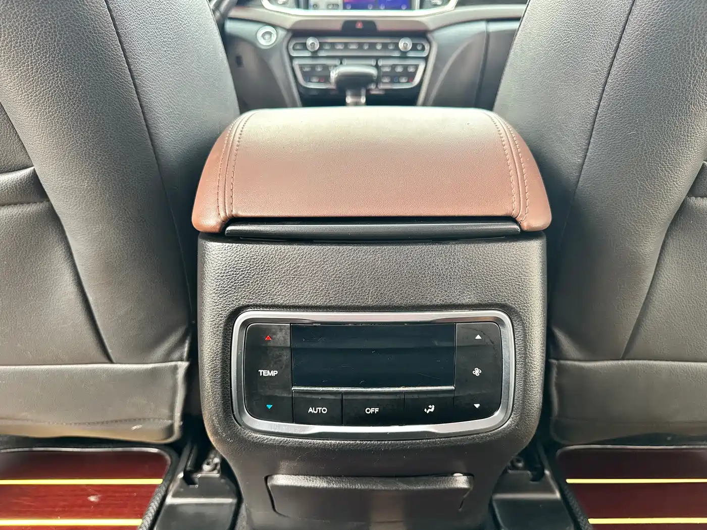 GAC Trumpchi Trumpchi GS8 2017 320T 2WD Luxury Smart Connect (7-seater) фото 12