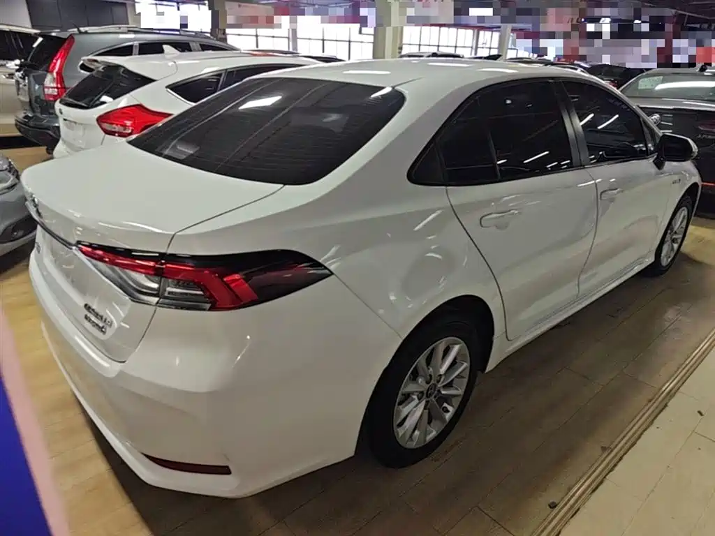 Toyota Corolla 2021 Hybrid 1.8L E-CVT Elite Edition фото 7