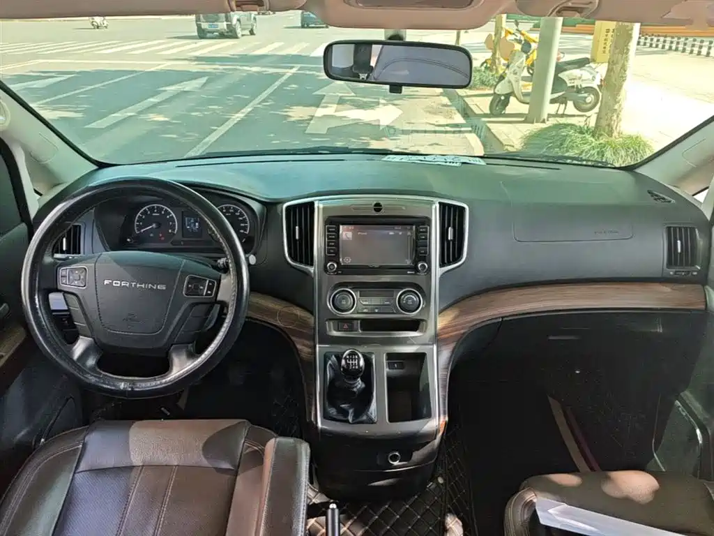 Dongfeng Fengxing Lingzhi PLUS 2022 2021 Wagon 2.0L Manual Luxury 7-Seater