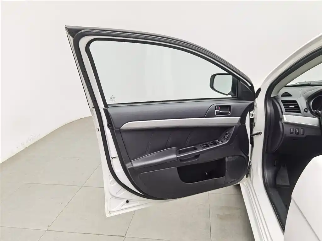 Mitsubishi Lancer EX 2015 1.8L CVT Premium Edition China V фото 8