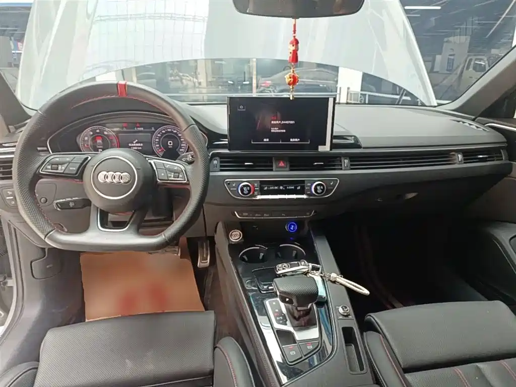 Audi A4L 2025 2 Million Celebration Edition 40 TFSI Luxury Dynamic фото 10