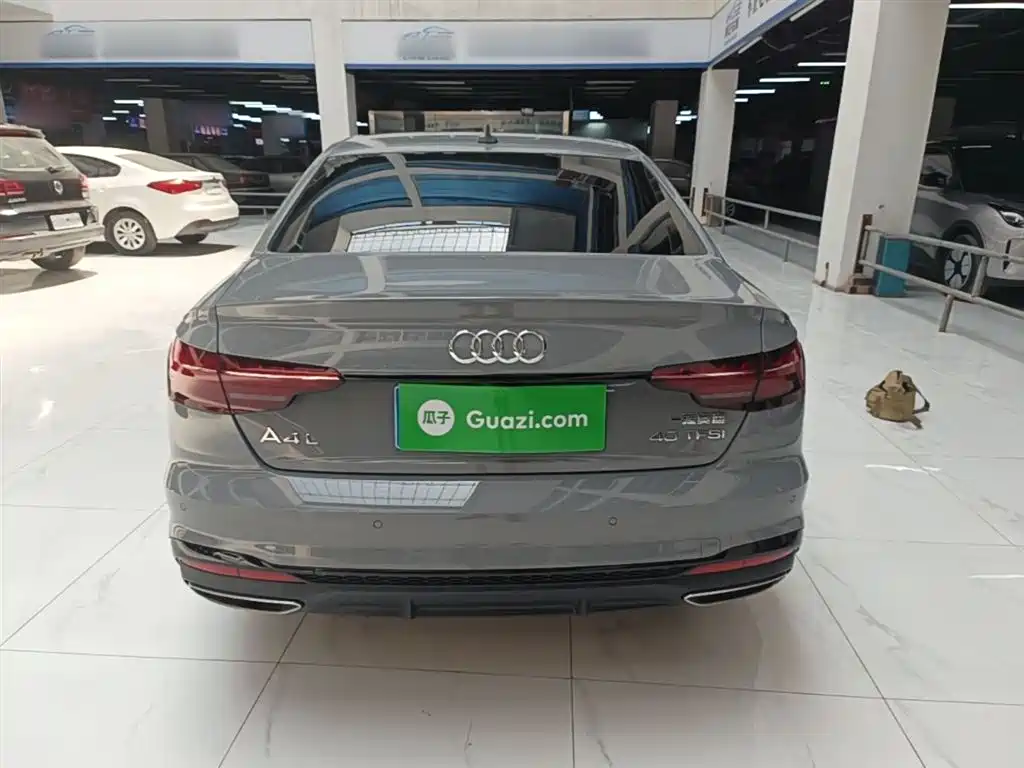 Audi A4L 2025 2 Million Celebration Edition 40 TFSI Luxury Dynamic фото 6