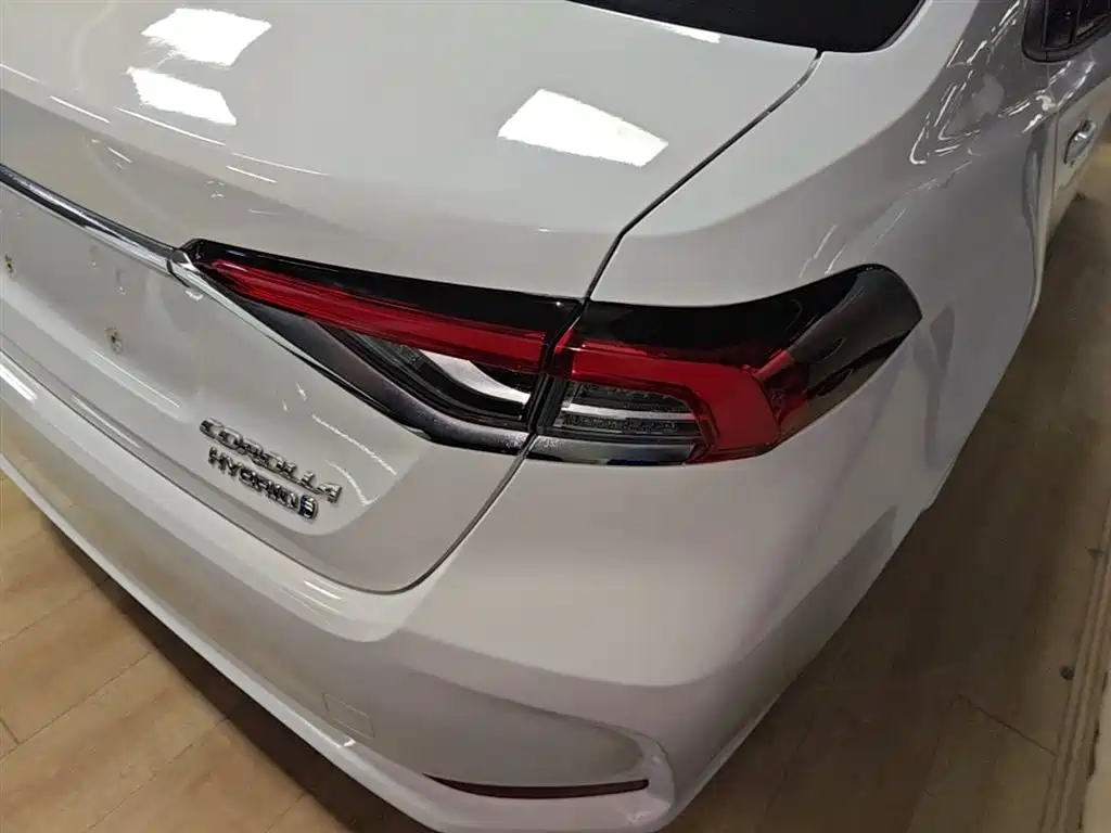 Toyota Corolla 2021 Hybrid 1.8L E-CVT Elite Edition фото 8