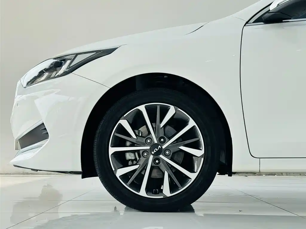 Kia K3 2021 1.5L CVT Refreshed Edition фото 9