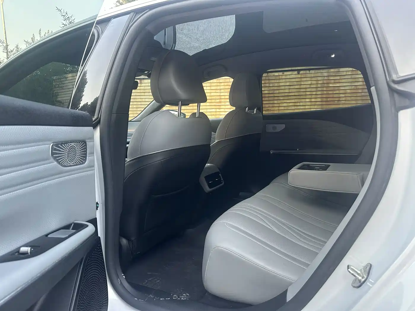 Photo 10 - Geely Galaxy Galaxy E8