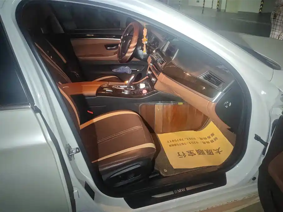 BMW 5 Series 2017 528Li Leading Edition фото 8