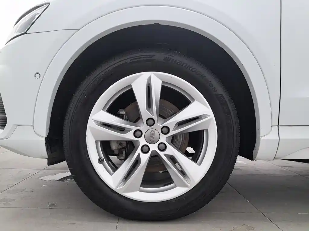 Фото 17 - Audi Q3