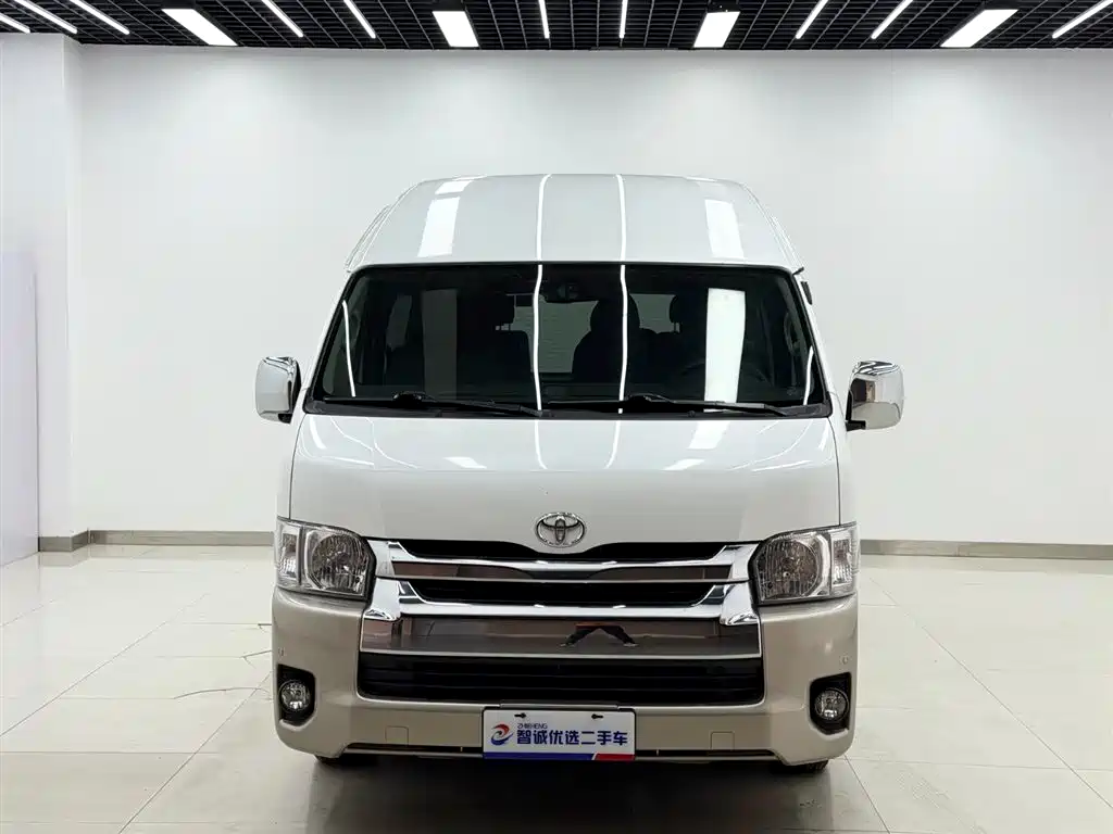 TOYOTA HIACE