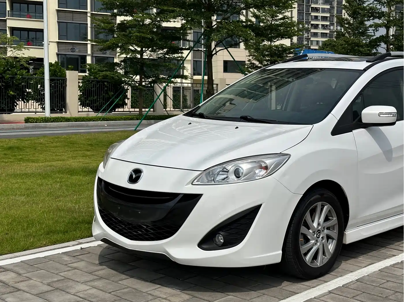 Mazda Mazda5 2014 2013 2.0L Automatic Luxury