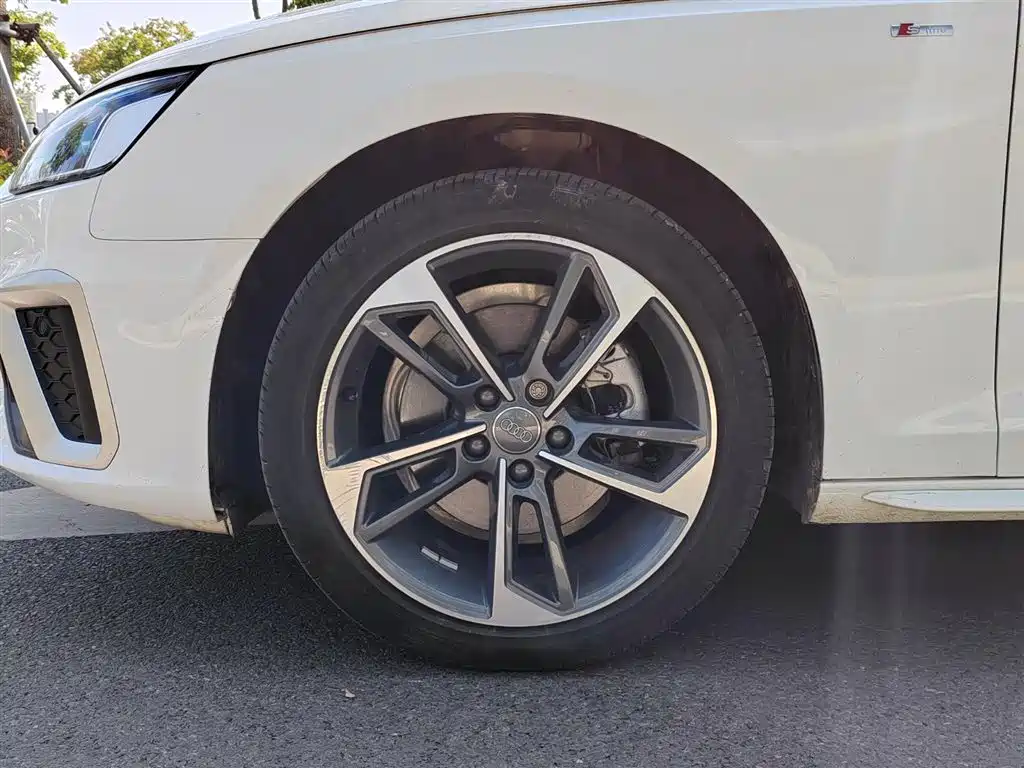 Audi A4L 2020 40 TFSI Fashion Dynamic Edition фото 15