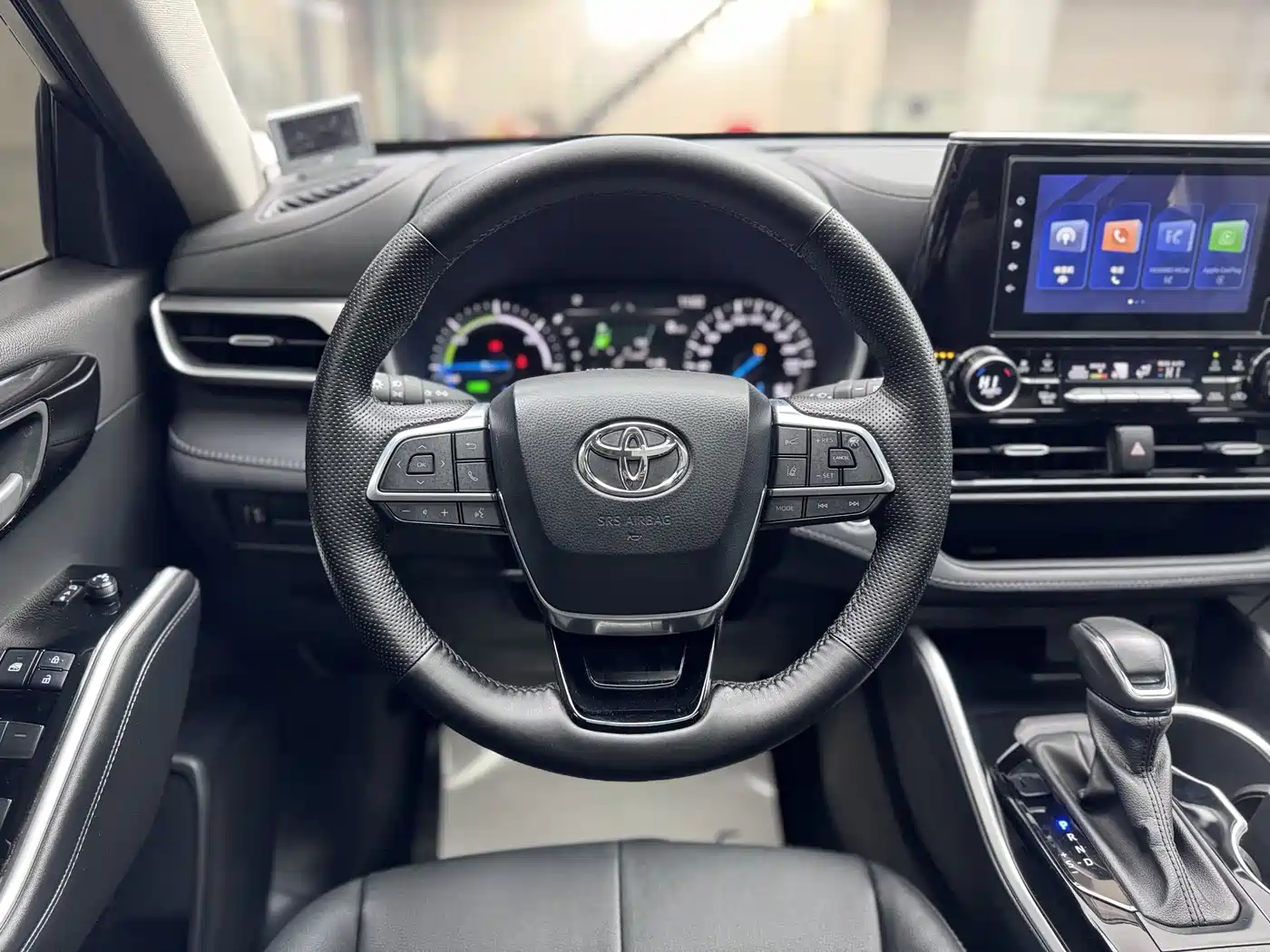 Toyota Highlander 2023 2.5L Smart Hybrid Dual Engine AWD Luxury 7-Seater фото 10