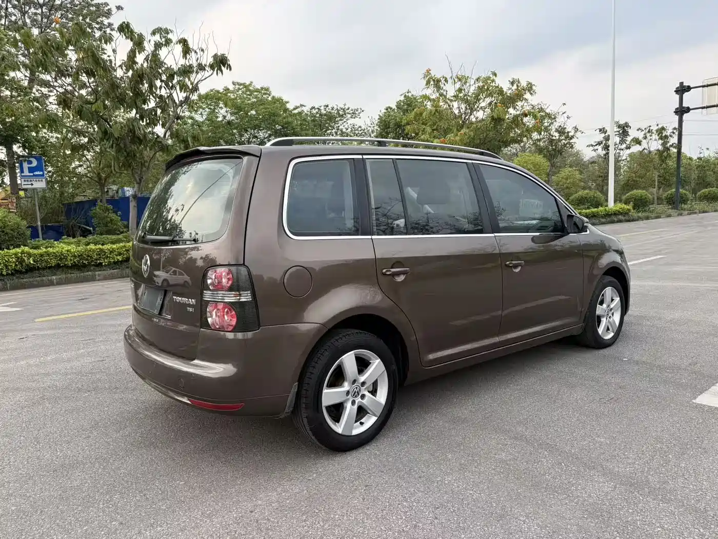 Volkswagen Touran 2013 1.4T Manual Trend 5-seater фото 6
