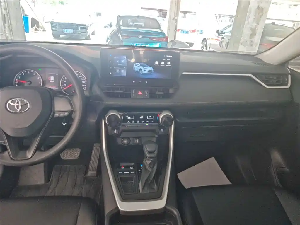 Toyota Wildlander 2023 2.0L CVT FWD LE фото 13