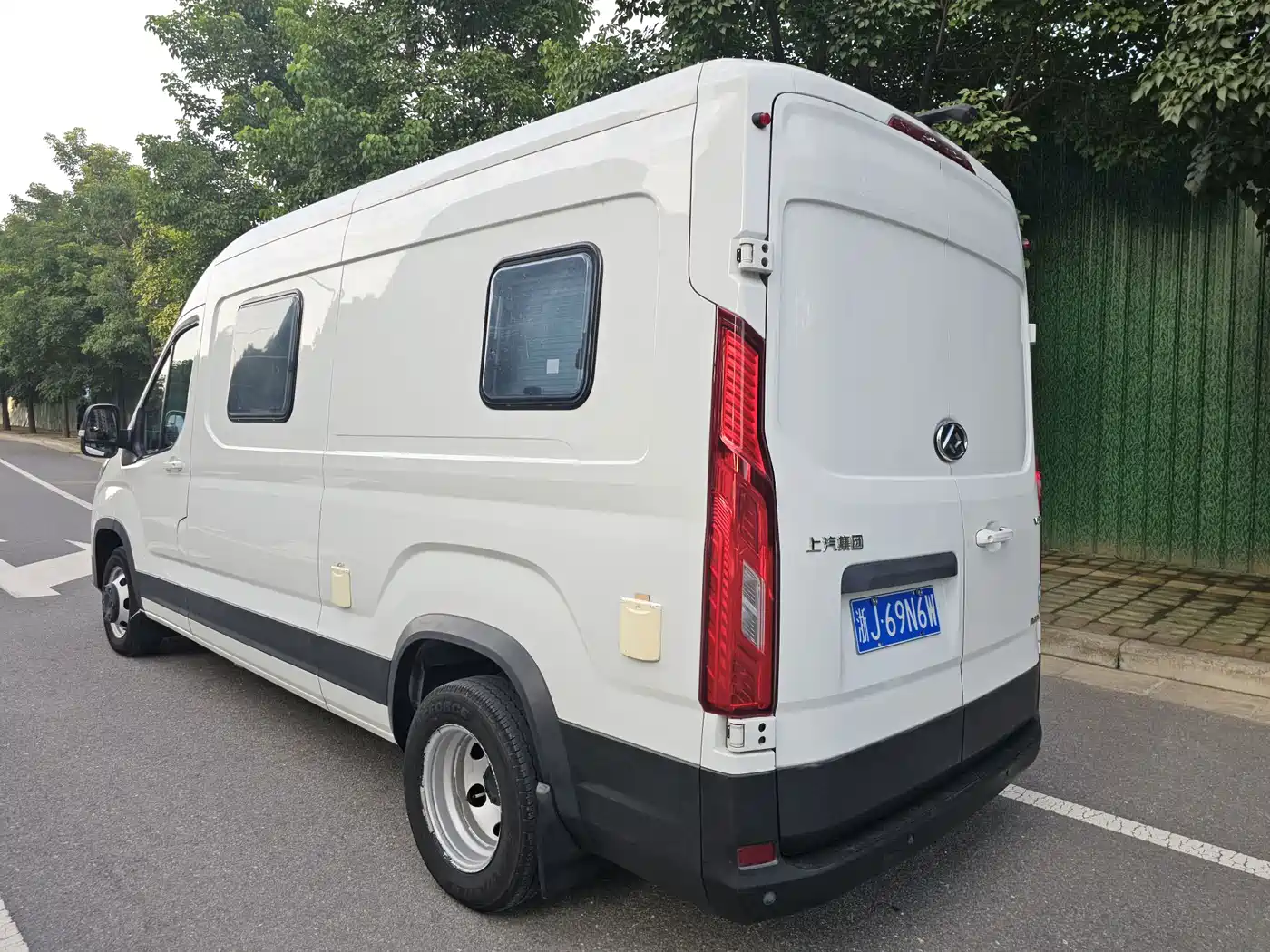 SAIC Maxus MAXUS V90 RV 2022 2021 2.0T Travel Home V90 Self-Contained Class B RV Luxury Transverse Bed