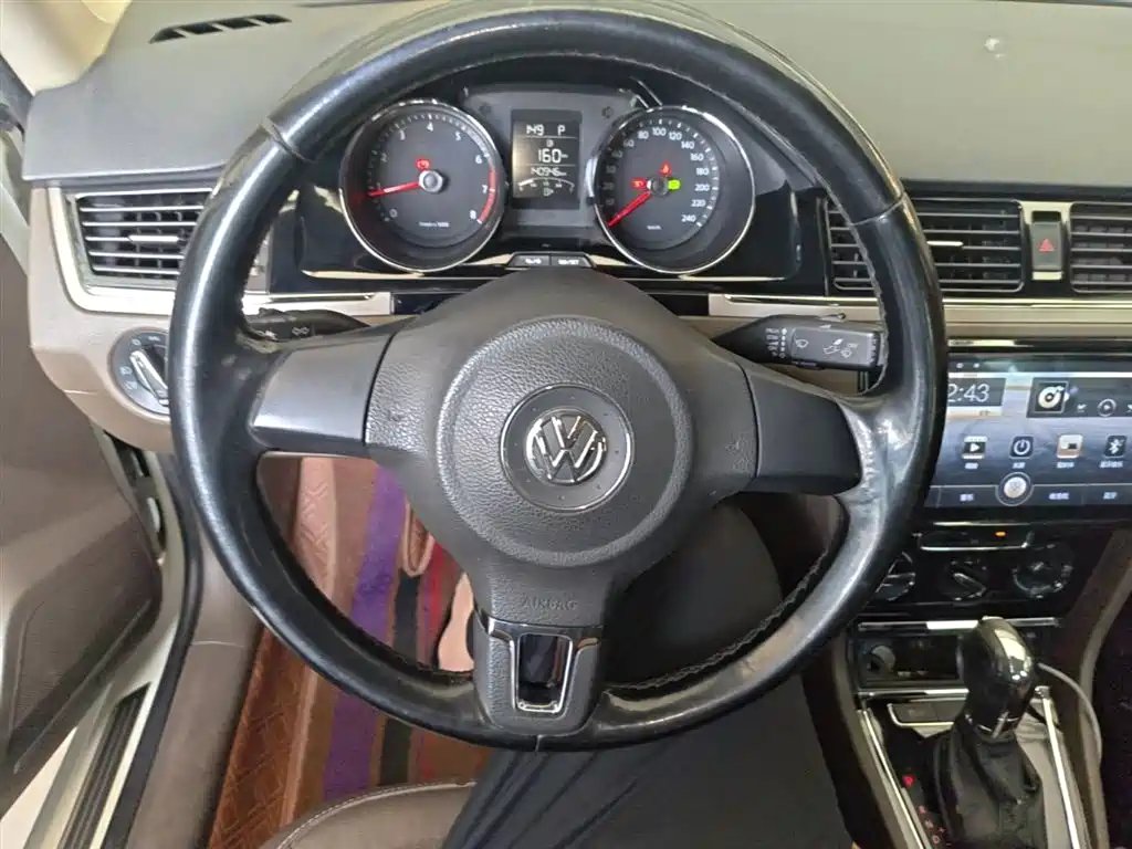 Volkswagen Bora 2014 1.6L Automatic Comfort Edition фото 11