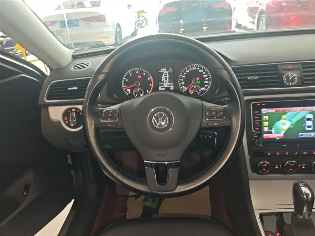 Volkswagen Passat 2015 1.8TSI DSG Honor Edition фото 11