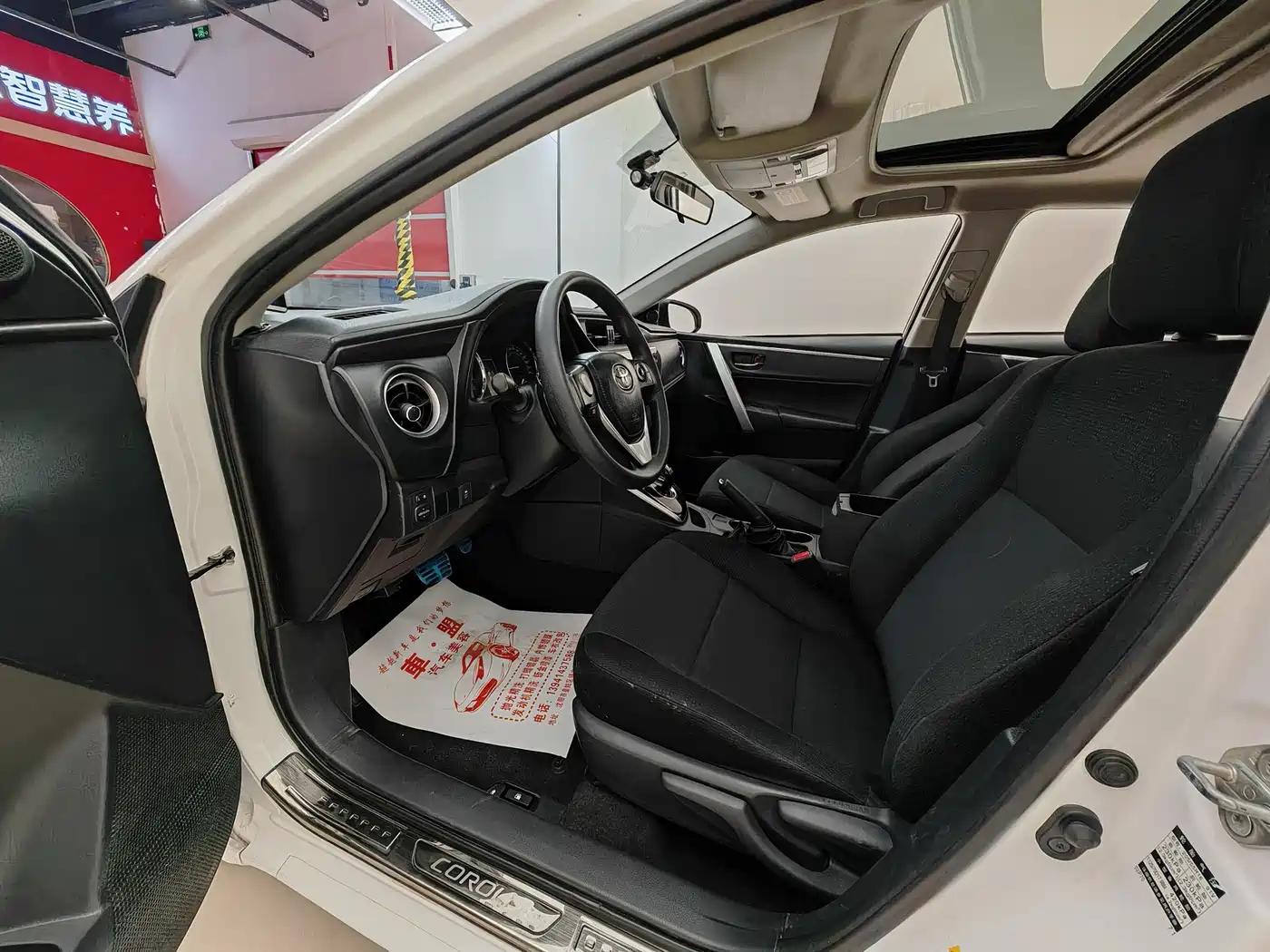 Toyota Corolla 2017 Facelift Hybrid 1.8L E-CVT Leading Edition фото 8