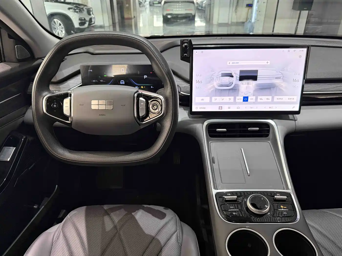 Geely Galaxy Galaxy L6 2025 EM-i 60km Voyage Edition фото 13