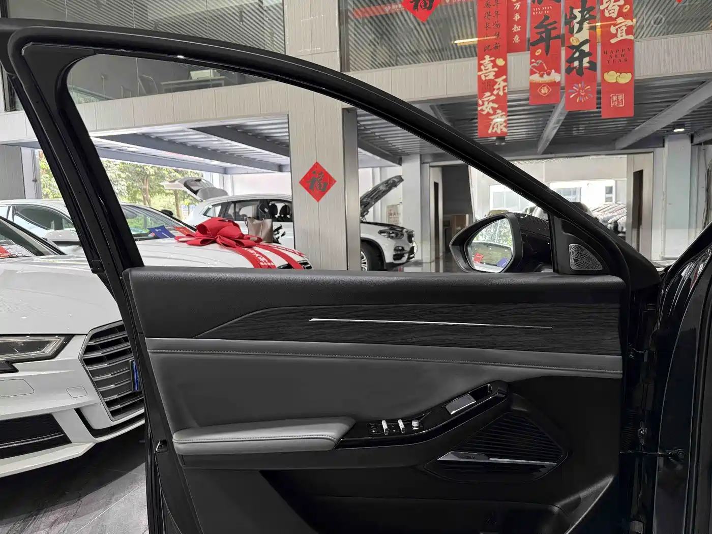 Geely Galaxy Galaxy L6 2025 EM-i 60km Voyage Edition фото 20