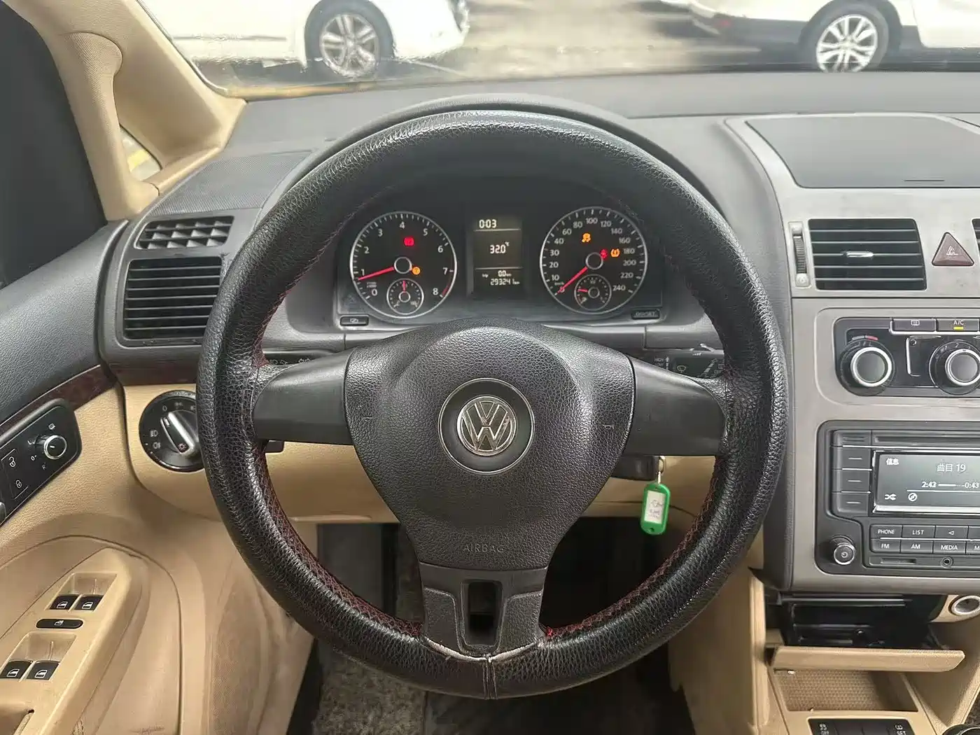 Photo 5 - Volkswagen Touran