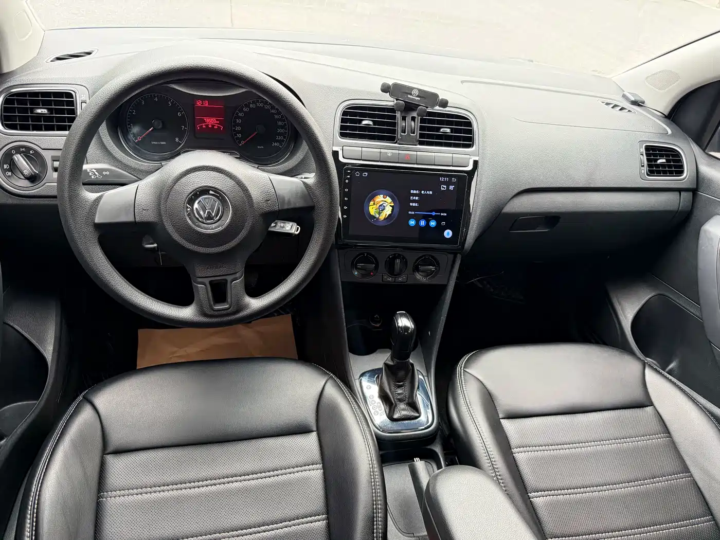 Volkswagen Polo 2013 1.4L Automatic Comfort Edition фото 6