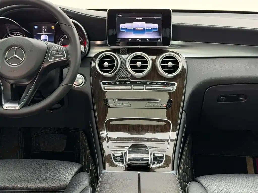 Mercedes-Benz GLC 2019 GLC 260 L 4MATIC Dynamic фото 26