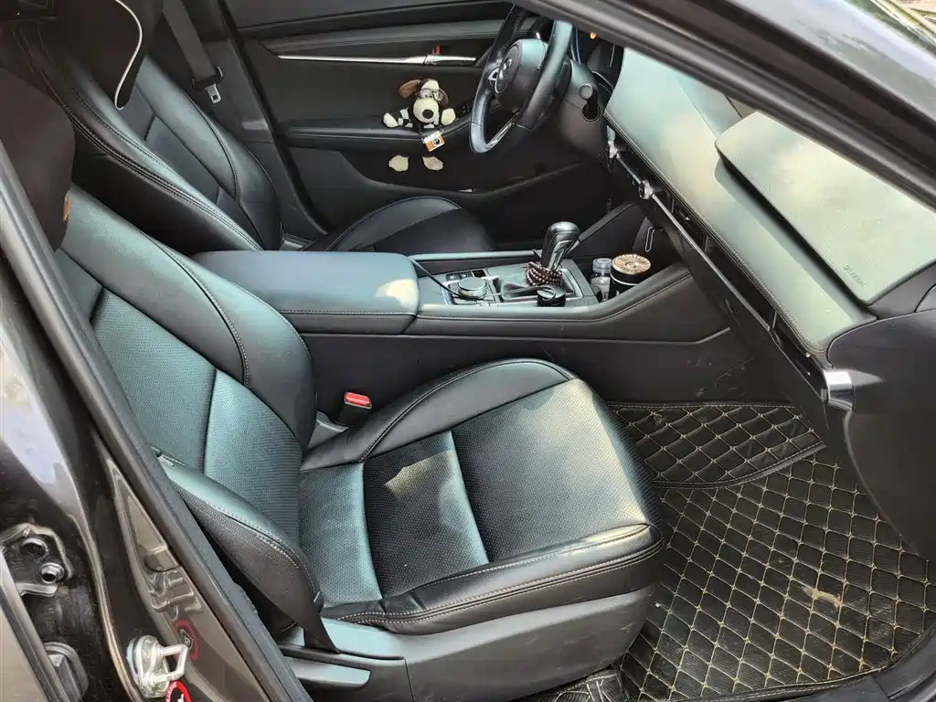 Mazda Mazda3 Axela 2020 2.0L Automatic Stylish Edition фото 9