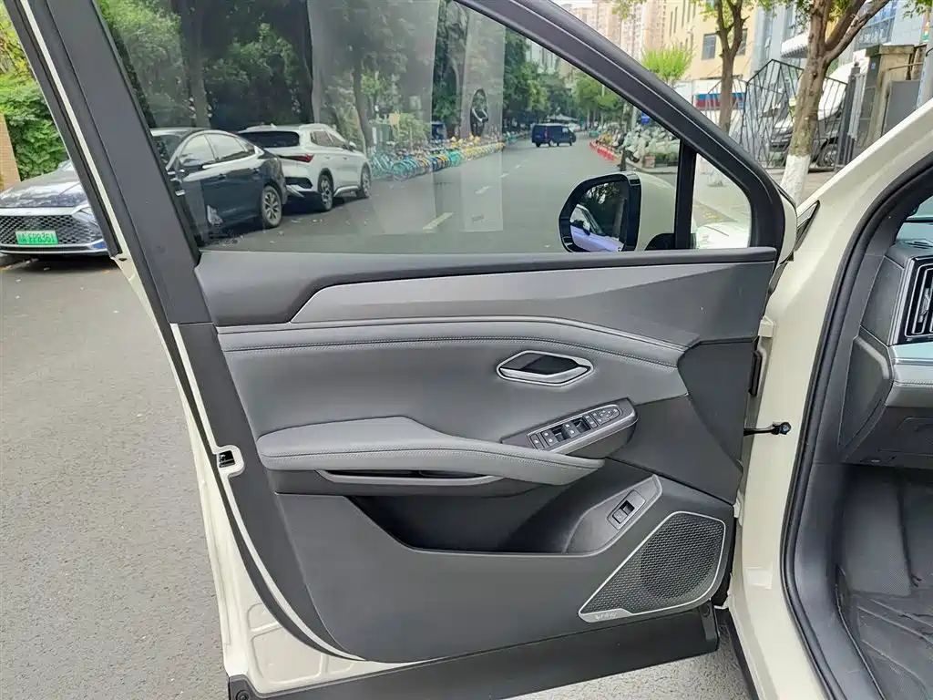 BYD Song L DM-i 2026 200KM Excellence фото 6