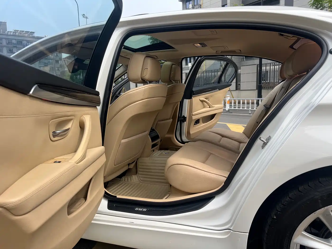BMW 5 Series 2011 523Li Luxury фото 13