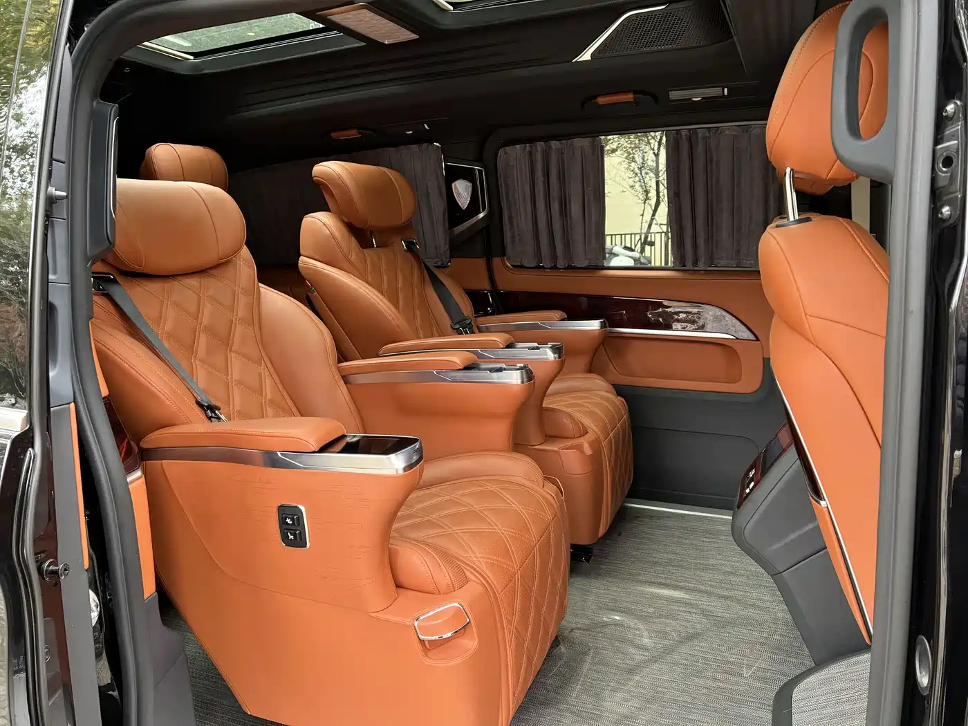 Mercedes-Benz V-Class 2022 V 260 L Long Wheelbase Luxury Edition фото 16