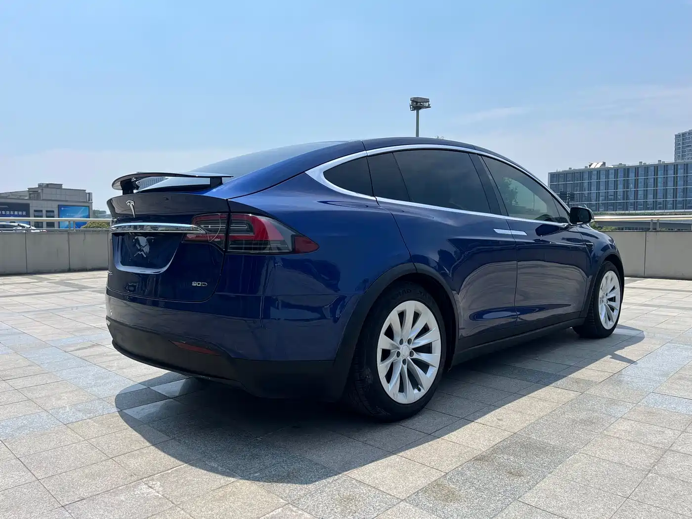 TESLA MODEL X