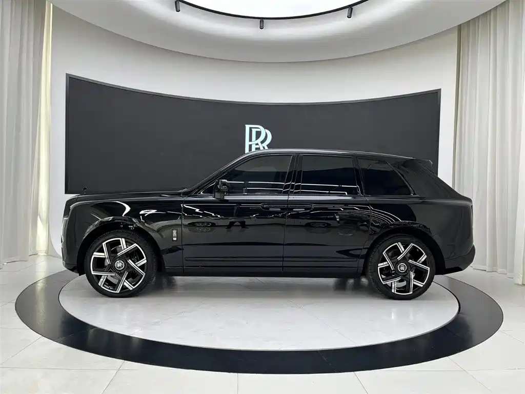 Rolls-Royce Cullinan 2026 2024 Black Badge