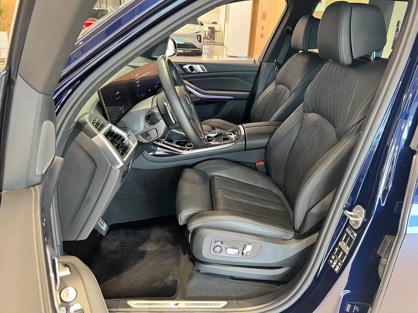 BMW X7 2023 xDrive40i Exclusive M Sport Package фото 9