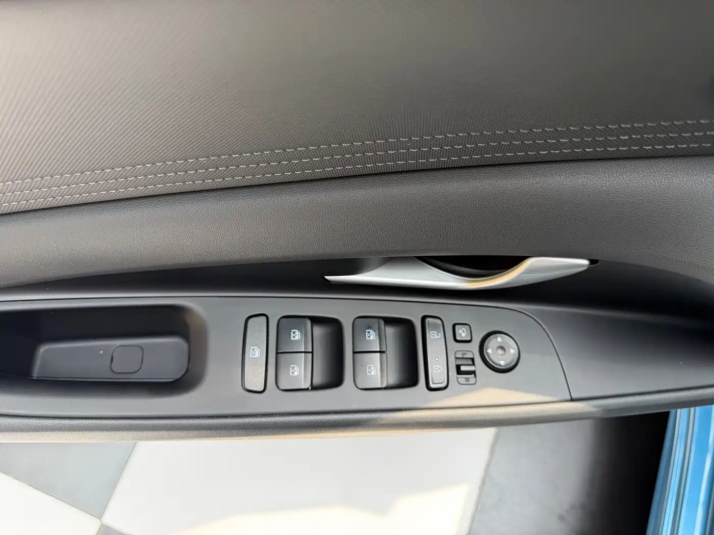 Hyundai Elantra 2022 1.5L CVT LUX Premium Edition фото 13