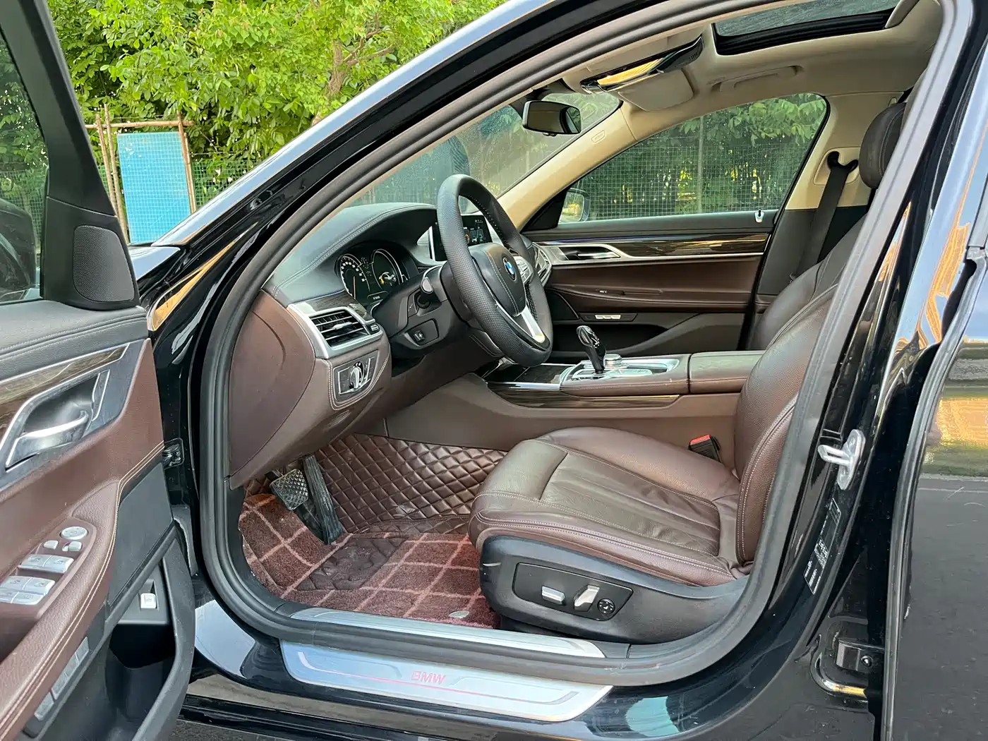 BMW 7 Series 2017 730Li Leading Edition фото 7