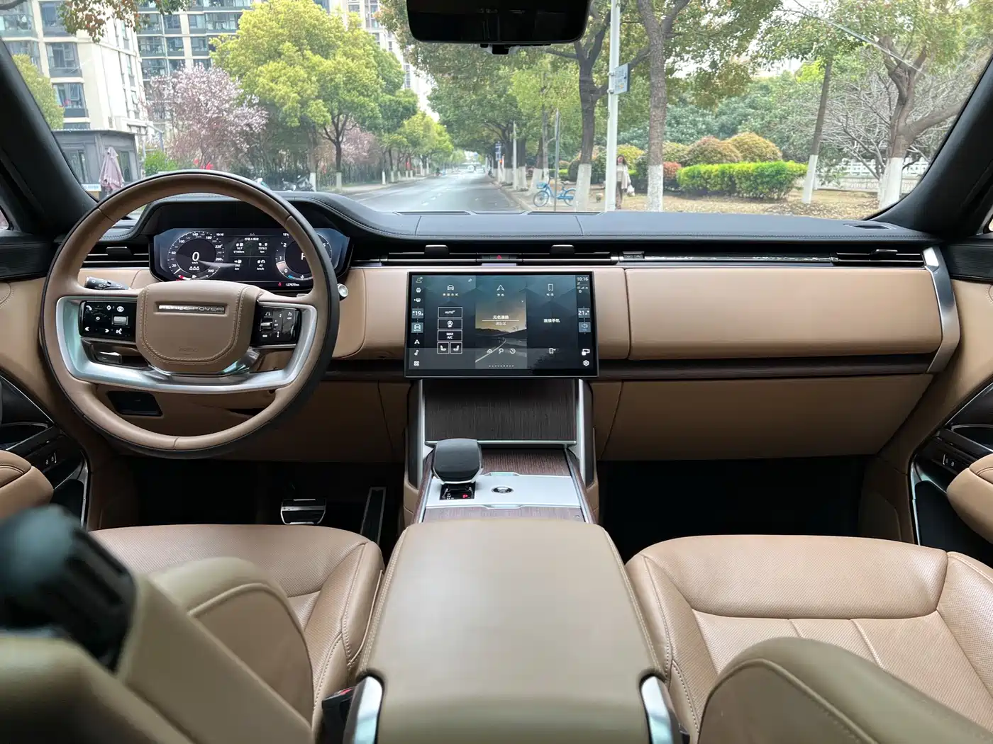 Land Rover Range Rover 2024 3.0 L6 400PS Genesis Extended фото 7