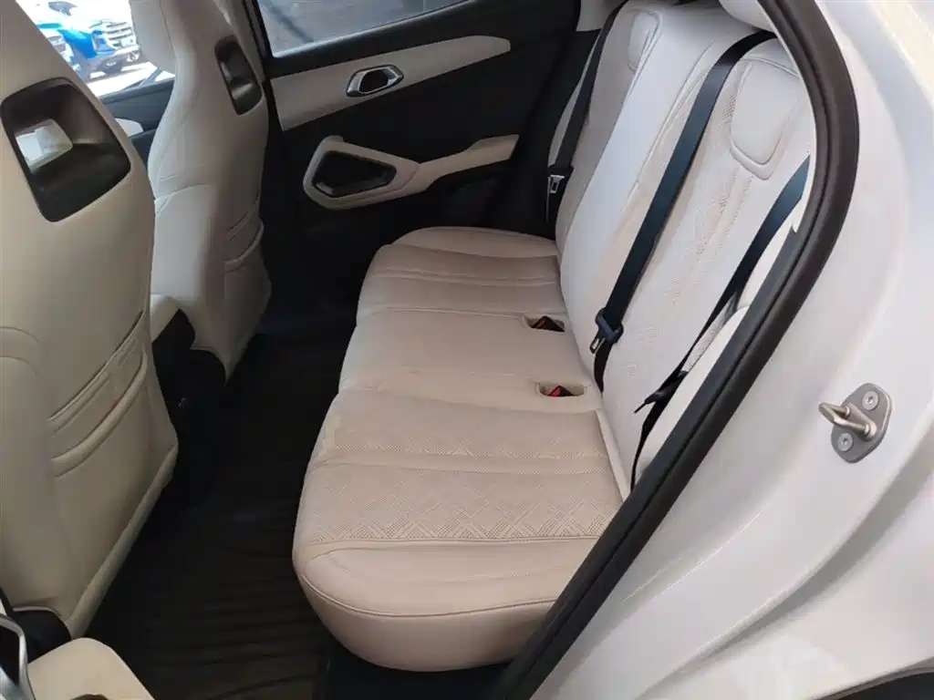 BYD Yuan UP 2024 401KM Vitality Edition фото 17