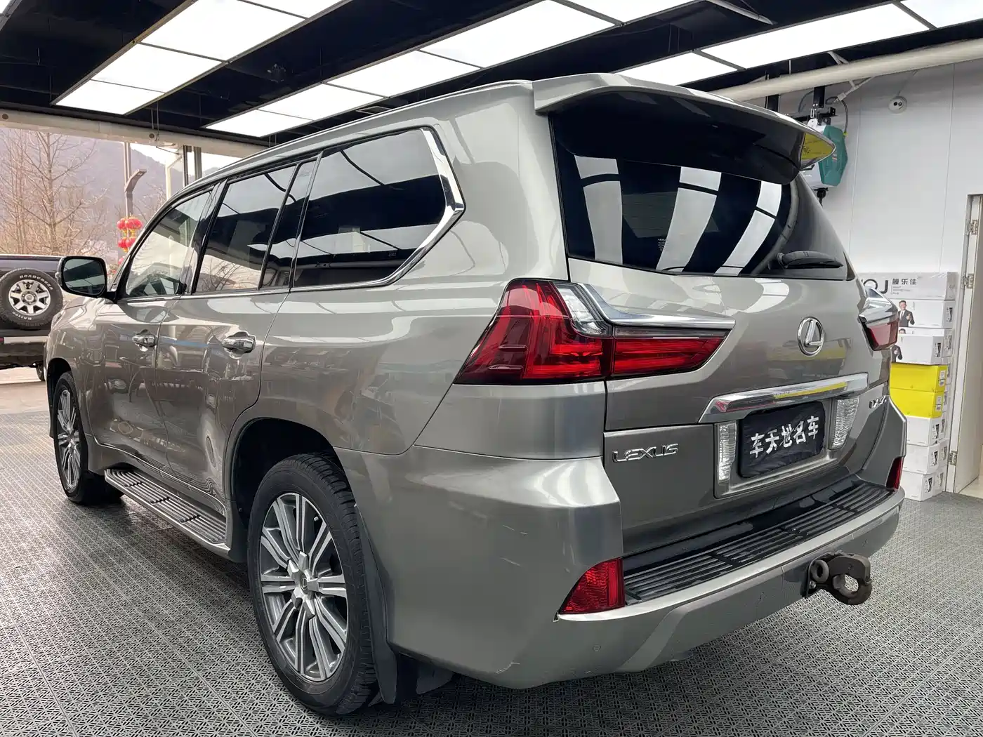 Lexus LX 2016 570 Luxury Premium Edition фото 2