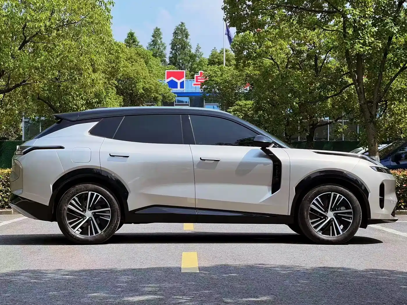 Lynk & Co 08 EM-P 2023 120km Long Range Pro фото 4