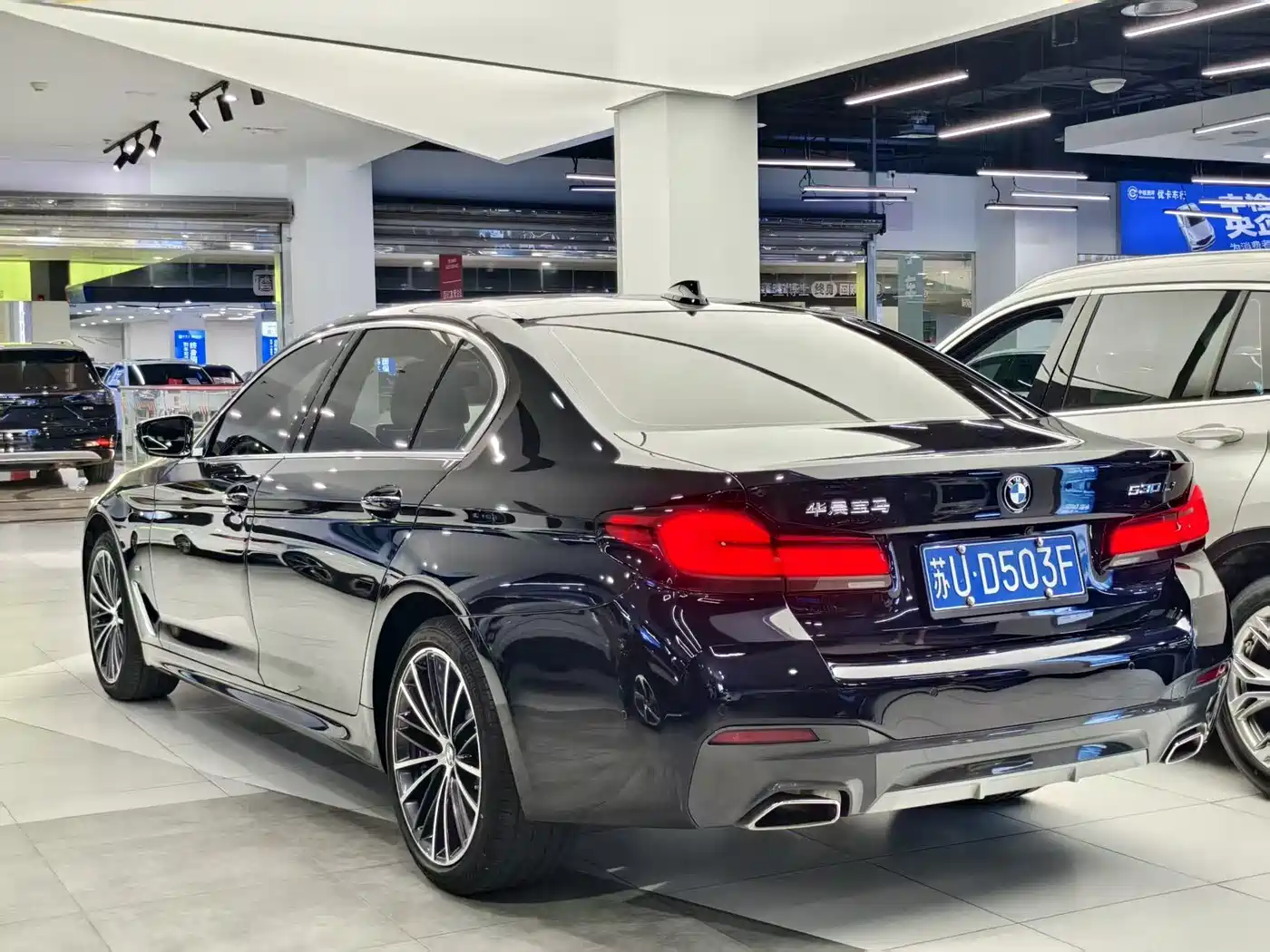 BMW 5 Series 2023 530Li Leading M Sport Package фото 6