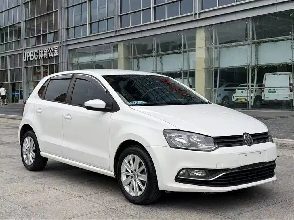 Volkswagen Polo 2014 1.4L Automatic Comfort Edition фото 2