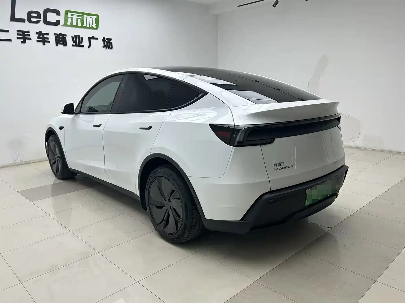 Tesla Model Y 2025 Facelift Long Range All-Wheel Drive фото 2
