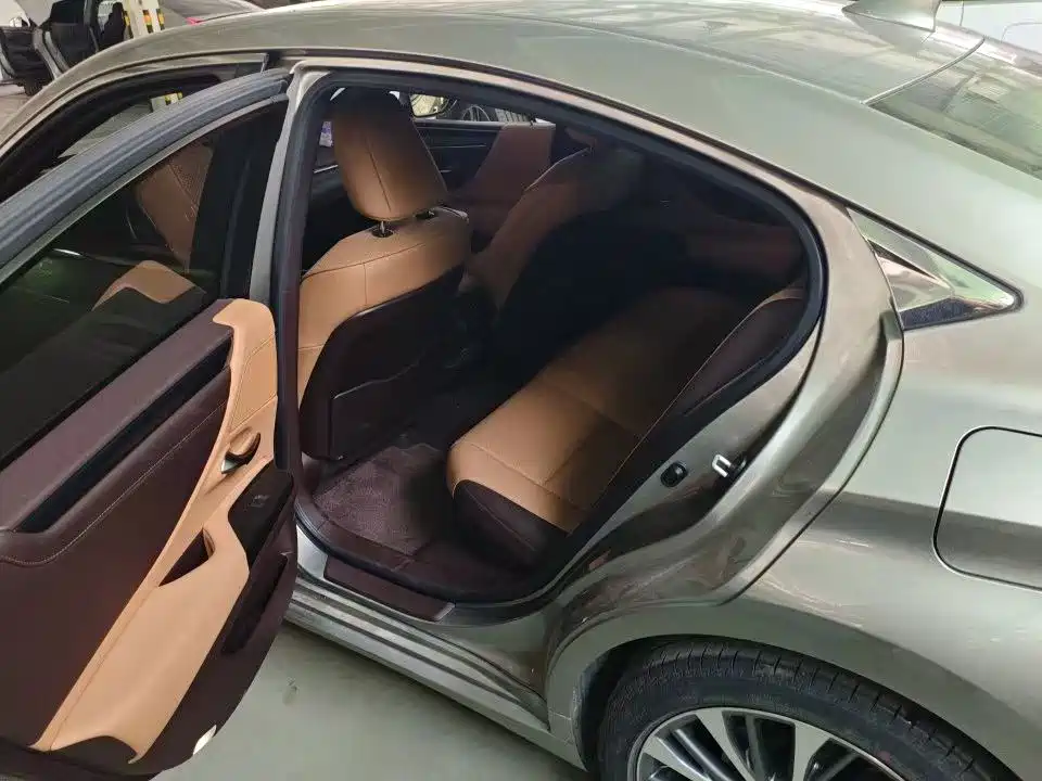 Lexus ES 2020 300h Ultimate Edition фото 6